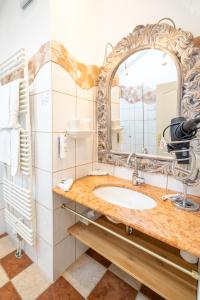 Koupelna v ubytování Landhaus Hotel Wolfratshausen