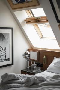 Postel nebo postele na pokoji v ubytování Hotel Pulitzer Paris