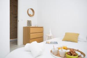 Posteľ alebo postele v izbe v ubytovaní SingularStays Ático Roger de Flor