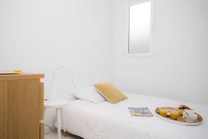 Posteľ alebo postele v izbe v ubytovaní SingularStays Ático Roger de Flor