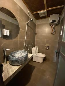 a small bathroom with a toilet and a sink at Ha Giang Xanh Retreat, Tour and Motorbike Rental in Ha Giang
