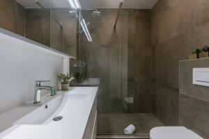 Vannituba majutusasutuses Huswell - Modern and bright studio in centre of Knokke