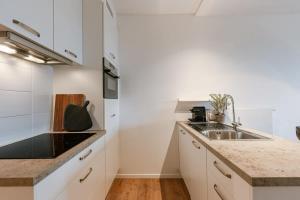 Kuchyň nebo kuchyňský kout v ubytování Huswell - Seaside Apartment with Shared Pool + 16 fotografií
