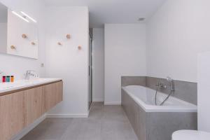 Ванна кімната в Stunning duplex apartment with beautiful terrace