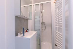 Huswell - Stunning Seafront Apartment的一间浴室