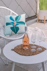 Huswell - Stunning Seafront Apartment的酒水