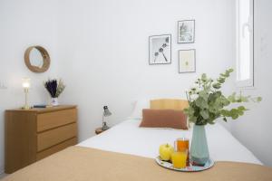 Posteľ alebo postele v izbe v ubytovaní SingularStays Ático Roger de Flor