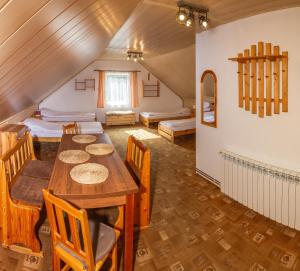 a dining room with a table and chairs in a room at Carynka in Ustrzyki Górne