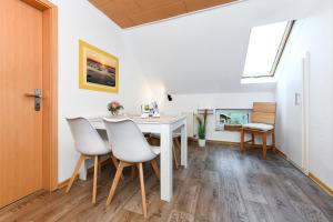 Fotografie z fotogalerie ubytování Ferienwohnung Morgenrot im Haus Auszeit Crusoh v destinaci Schweindorf + 13 fotografií