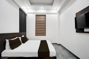 Un ou plusieurs lits dans un hébergement de l'établissement Super OYO Rajsheel guest house