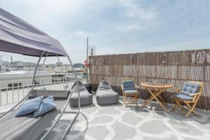 Balkon lub taras w obiekcie Island in the sky! Acropolis and city views!