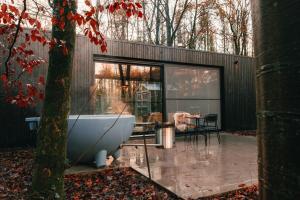 Gallery image of Huswell - Cozy Forest Cabinet with Private Hot Tub in Stekene
