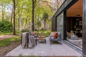 Gallery image of Huswell - Cozy Forest Cabinet with Private Hot Tub in Stekene