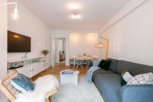 Warm & cozy lateral seaview apartment休息區