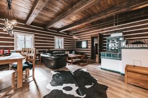 a room with wooden walls and a kitchen with a tub at Roubenka50 in Jičín