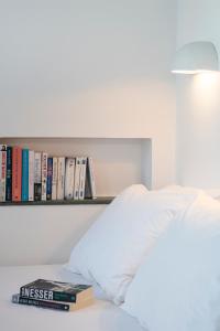 Кровать или кровати в номере Archipelago Sifnos - Seaside Accommodation