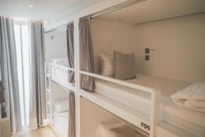 Matini Hostel grandstation客房内的一张或多张床位