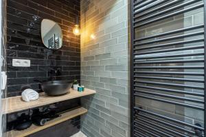 Um banheiro em Alejandro - lovely 2 bedroom apartment in Ostend