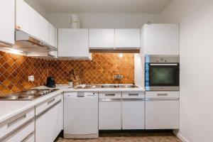 Η κουζίνα ή μικρή κουζίνα στο Huswell - Charming and cozy apartment with sea view +17 φωτογραφίες