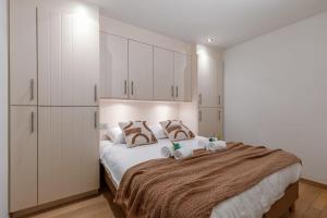 Säng eller sängar i ett rum på Lovely and spacious apartment on top location in Knokke