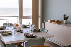 Galeriebild der Unterkunft Huswell - Bright seaview apartment in Oostende in Ostende