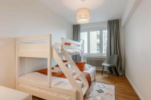 Двох'ярусне ліжко або двоярусні ліжка в номері Pleasant apartment in the center of Ostend