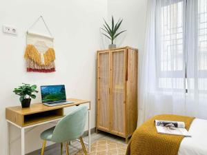 TV a/nebo společenská místnost v ubytování Estiloso apartamento en el centro de Alicante