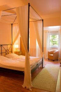 En eller flere senge i et værelse på Hotel Grüner Jäger