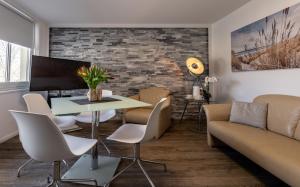 a living room with a couch and a table and chairs at Villa Helga- Ferienwohnung Abendmond mit Terrasse und 2 Schlafzimmern in Zinnowitz