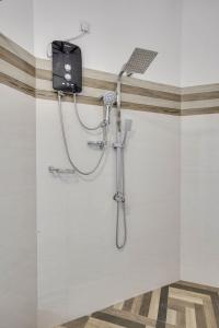 a shower in a bathroom with a shower head at Villa Sunbreeze in Beruwala