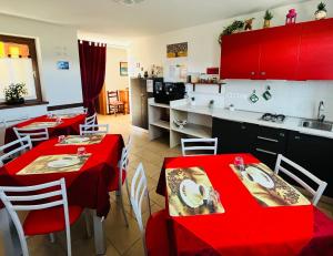 Kuchyň nebo kuchyňský kout v ubytování Agriturismo e Alloggi Luis Gianni