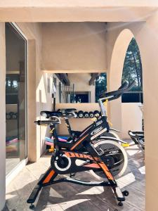 Fitness centrum a/nebo fitness zařízení v ubytování Campo Di Mare