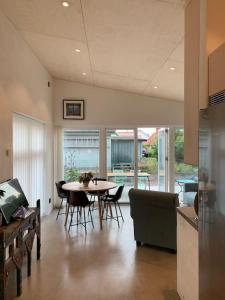 Φωτογραφία από το άλμπουμ του Unikt och nybyggt i hjärtat av gamla Kivik. σε Kivik