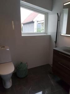 Φωτογραφία από το άλμπουμ του Unikt och nybyggt i hjärtat av gamla Kivik. σε Kivik