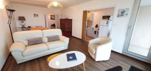 Kuchyňa alebo kuchynka v ubytovaní Valparaiso-Vue Mer-2 ch-Garage-Sables d olonne