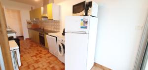 Kuchyňa alebo kuchynka v ubytovaní Valparaiso-Vue Mer-2 ch-Garage-Sables d olonne