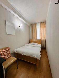 Кровать или кровати в номере Khongor Guest house & Tours