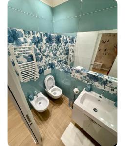 a bathroom with a white toilet and a sink at Théa apartment in San Benedetto del Tronto