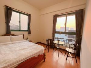سرير أو أسرّة في غرفة في Azumaya guest house