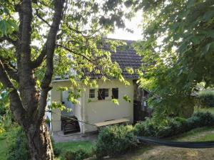 Zahrada ubytování Uriges Häuschen in Weißenburg