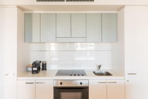 Φωτογραφία από το άλμπουμ του Luxury Oaks Horizons Apartment with a Pool στην Αδελαΐδα