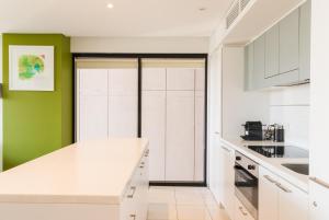 Φωτογραφία από το άλμπουμ του Luxury Oaks Horizons Apartment with a Pool στην Αδελαΐδα