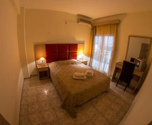 a bedroom with a large bed with two towels on it at Jolandas House in Toroni