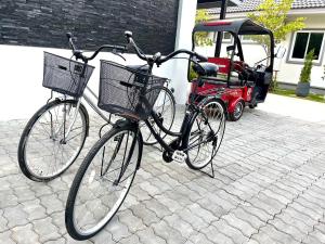 Jízda na kole v ubytování Swiss Resort nebo okolí