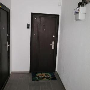a brown door with a mat in front of it at Prieteniei Nr. 11 in Rovinari +1 photo