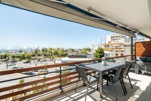 アテネにあるStunning Athens Riviera 3 BD Aptのギャラリーの写真