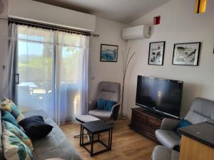 Gallery image of Les Trois Chênes in Les Angles Gard +21 photos