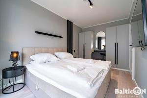 Posteľ alebo postele v izbe v ubytovaní Apartamenty BalticON Kasprowicza parking inclusive