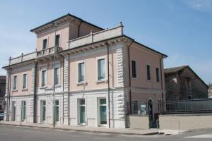 The building in which a panziókat is located