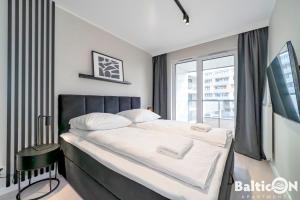 Posteľ alebo postele v izbe v ubytovaní Apartamenty BalticON Kasprowicza parking inclusive